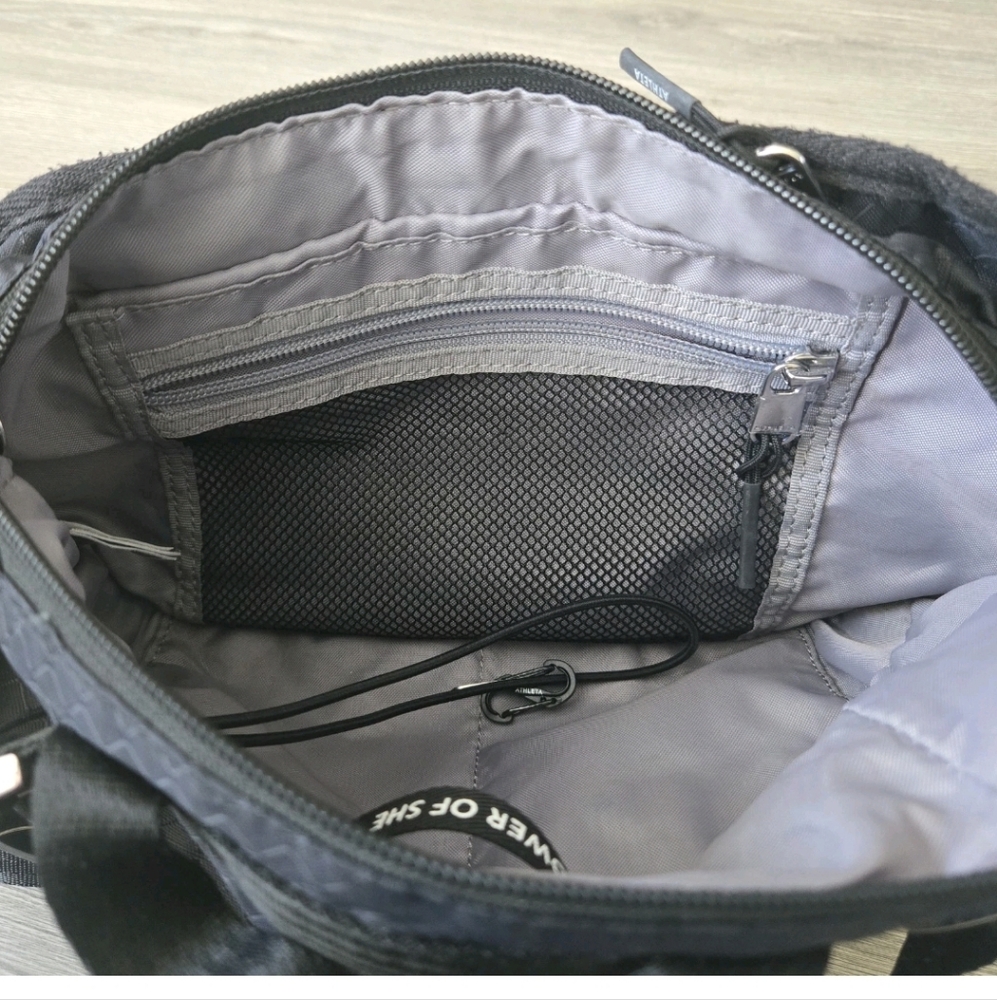 Athleta Excursion Crossbody Waist Ripstop Belt Bag Black Nylon Lightweight Large - Picture 10 of 11